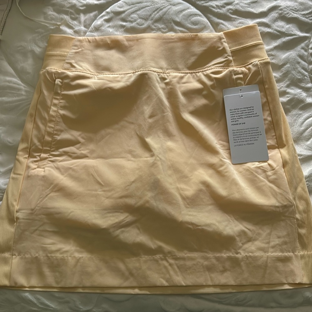 Athleta skirt. Size 4. New with tags.